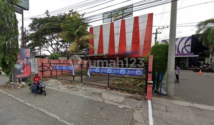 Bangunan Komersil Di Kawasan Kampus Babarsari, Depok, Sleman