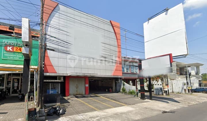 Gedung 3 Lantai Kawasan Bisnis dan Kampus Demangan, Depok, Sleman, Yogyakarta