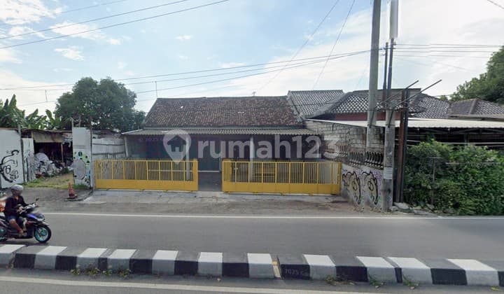 Rumah dan Halaman Luas Cocok untuk Kantor, Banyuraden, Gamping, Sleman, Jogja