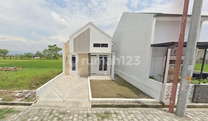 RUMAH DI PERUMAHAN, JOGONALAN, KLATEN, JAWA TENGAH