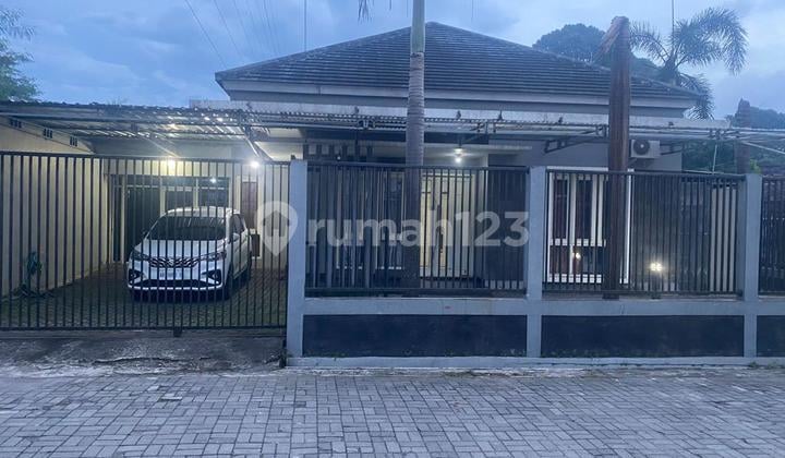 RUMAH COCOK UNTUK KANTOR DAN GUDANG, TRIHANGGO, GAMPING, SLEMAN