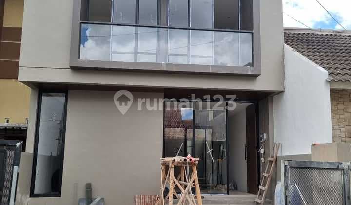 Rumah Cantik 2 Lantai Lokasi Strategis