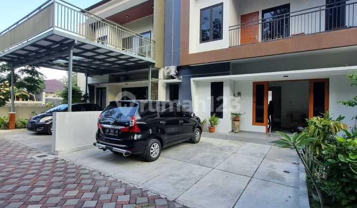 Di Jual Cepat Rumah Dua Lantai Ada Kolam Renang