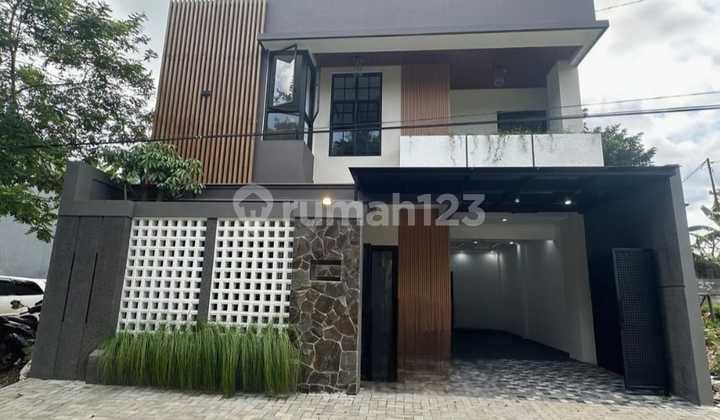 Rumah Mewah Siap Huni Dekat Tempat Kulineran