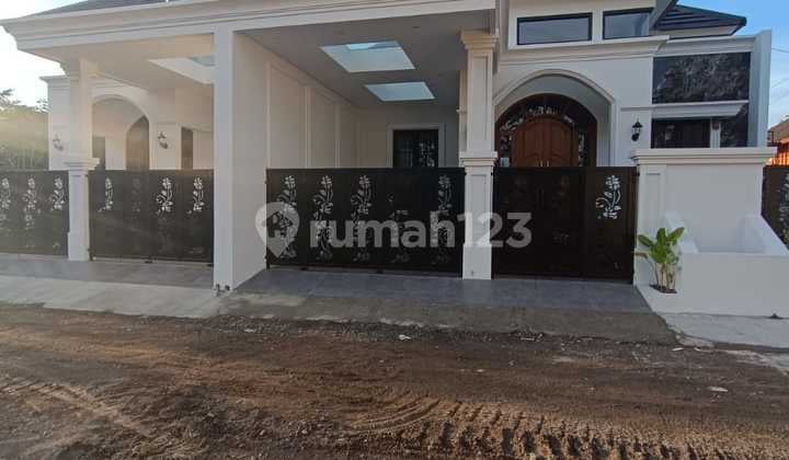 Rumah Siap Huni Konsep Klasik Modern Lokasi Strategis Sleman