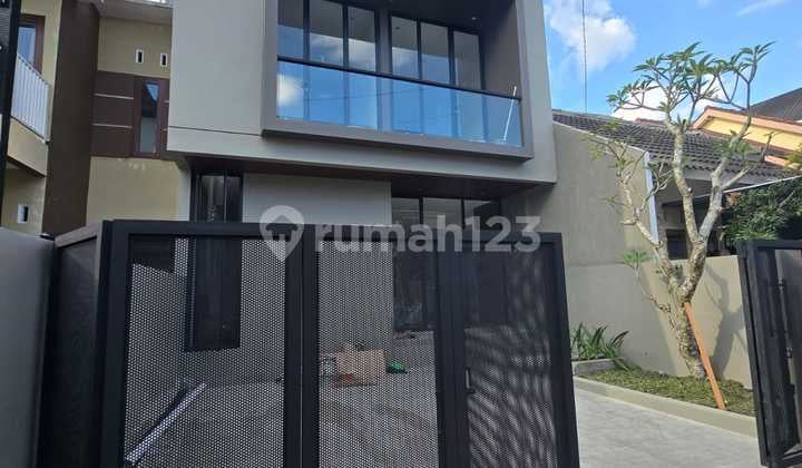 Rumah Cantik Siap Huni Full Furnished Lokasi Strategis