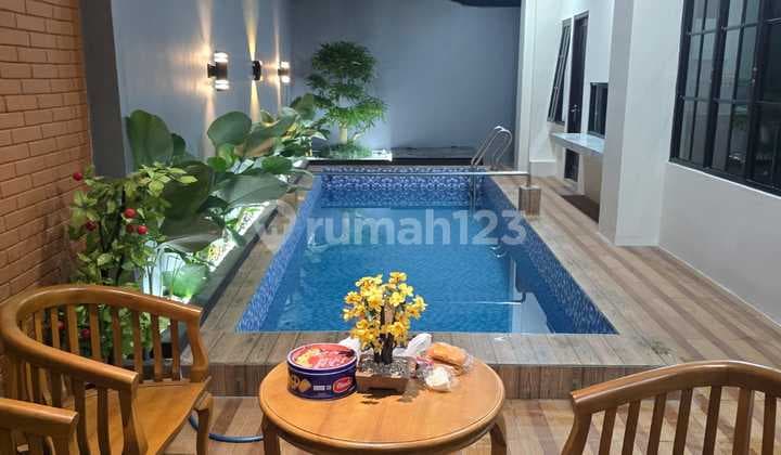 Rumah Cantik Ada Kolam Renang Siap Huni