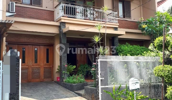 Rumah Besar dan Asri di Bintaro Jaya Sektor 2 - Lokasi Premium!