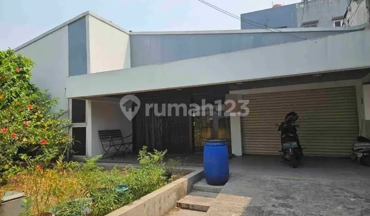 JUAL RUMAH MURAH HARGA DIBAWAH NJOP DI JELAMBAR DEKAT DUTA MAS