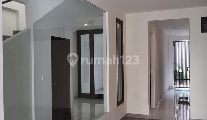 FOR SALE ! RUMAH MINIMALIS 3.5 LANTAI BANGUNAN MODERN DI KEBAYORAN LAMA