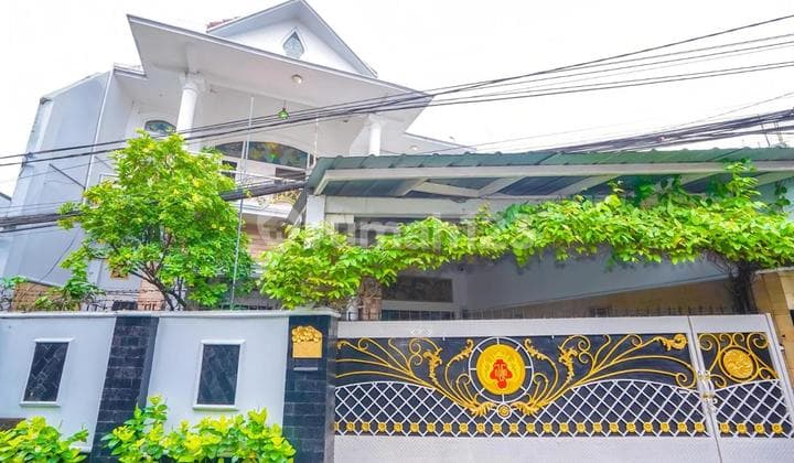 Price Can Increase! Strategic House in Tanjung Barat, A Must-See