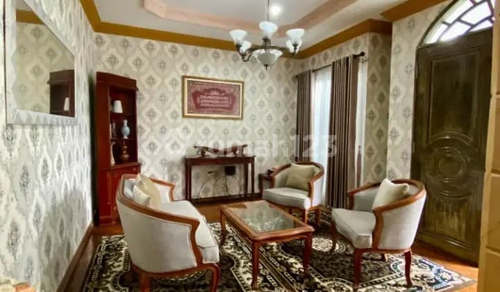 Selling Luxury 3-Story Building House in Pondok Indah