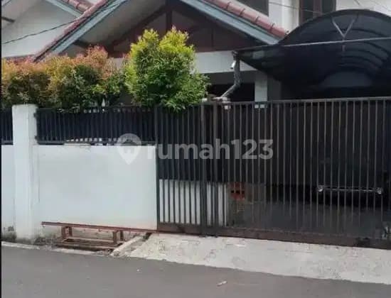 Juall Cepatt Rumah Lokasi Strategis 2 Lantai BU di Pondok Pinang