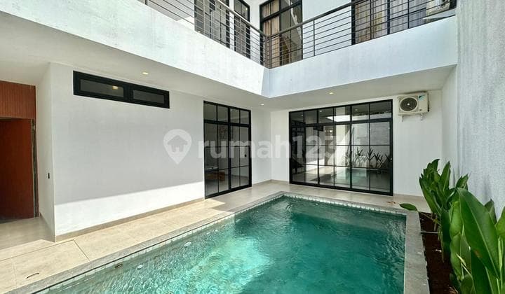 For Sale & Rent Exclusive Modern Villa In The Heart Of Mertanadi, Seminyak