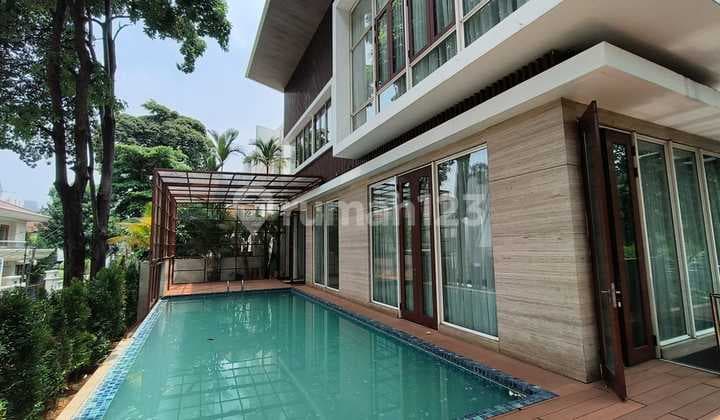 Rumah Hunian Elit di Daerah Simprug, Jakarta Selatan