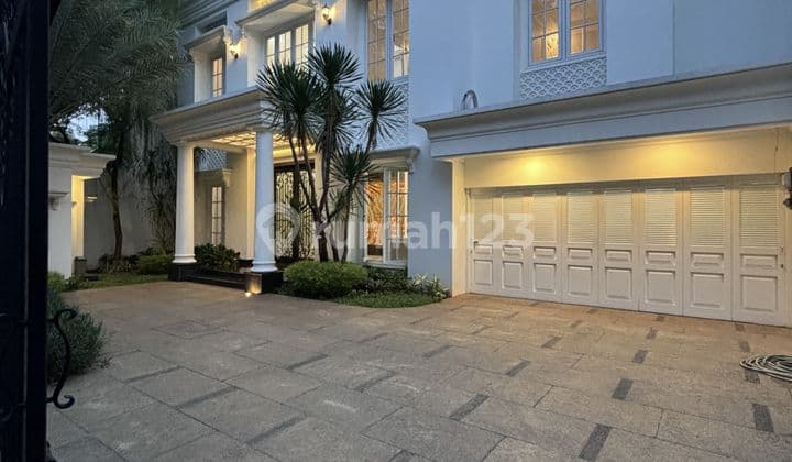 Pondok Indah - For Sale Rumah Modern Classic di Jakarta Selatan
