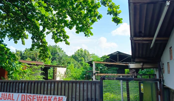 Large Land Area, Affordable Rent! Main Road Sawangan, Suitable for Warehouses/Bus Pool/Workshops