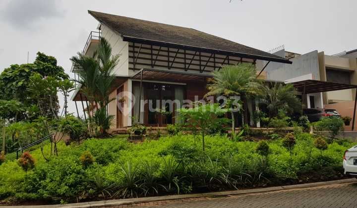 Rumah Hook Tropical Modern Samping Sport Club Green Cove Bsd