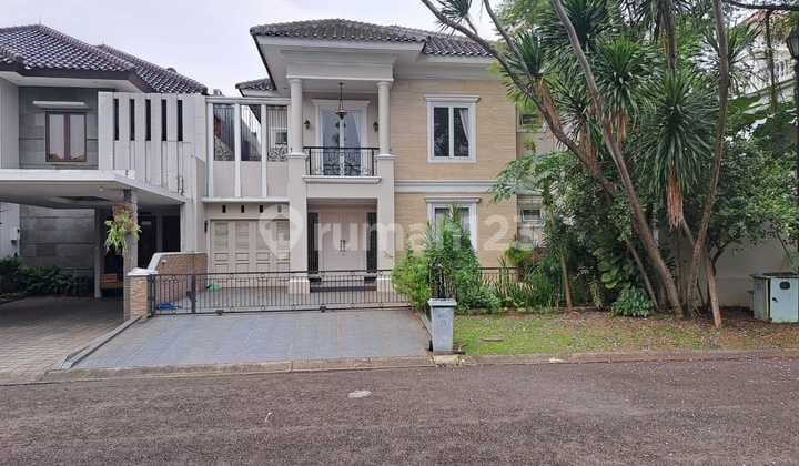 Rumah American Classic Kolam Renang Furnish Bromo Lippo Karawaci