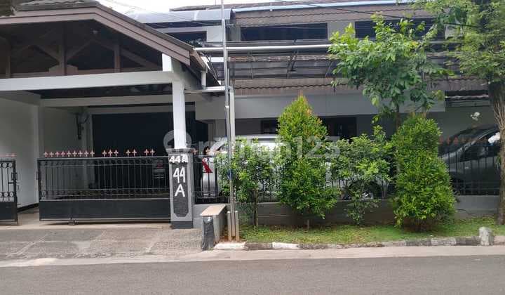 Rumah Tua Hitung Tanah Komplek Ditjen Migas 44 Jakarta Barat