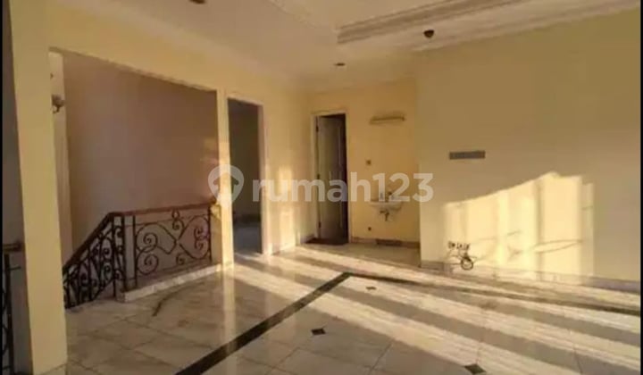 Rumah di Taman Lebak Bulus Siap Huni Sudah Renovasi Total