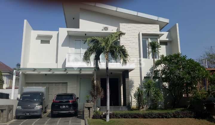 Rumah 2 Lantai Bagus SHM di Pakuwon Indah Siap Huni