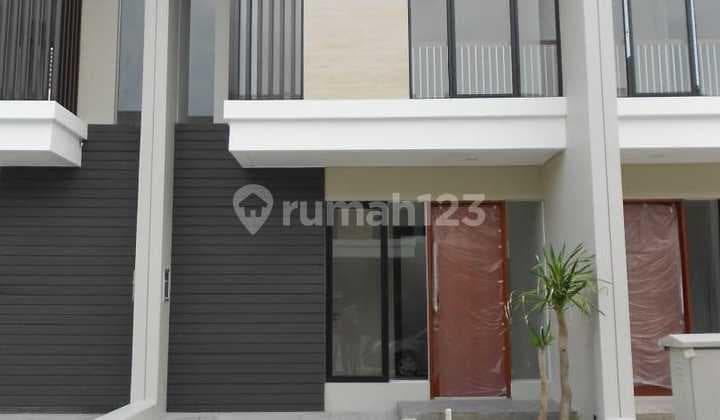 Rumah 2 Lantai Bagus SHM di Citraland Northwest Lake