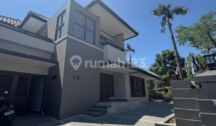 Rumah 2 Lantai Bagus SHM di Graha Famili Siap Huni