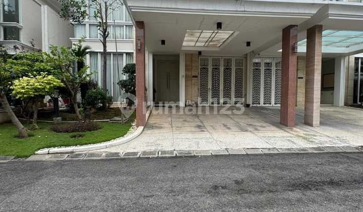 Rumah 2 Lantai Bagus SHM di Pakuwon Indah Siap Huni