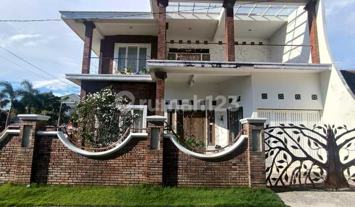 Rumah 2 Lantai Bagus SHM di Citraland Utara Siap Huni