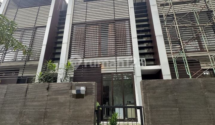 Rumah 4 Lantai Semi Furnished di Graha Platinum Terrace Siap Huni