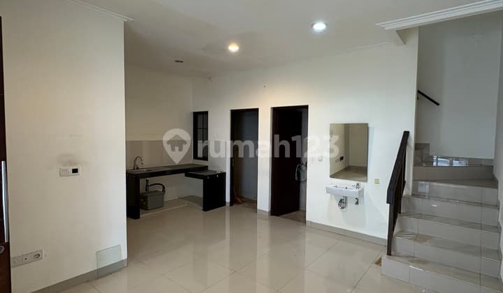 Rumah Green Village, 6X10,5 , 2 Lt, Dekat Taman, 45Jt/Thn