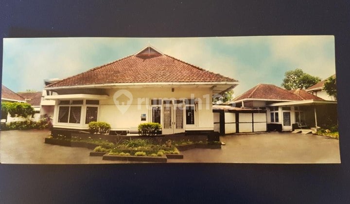 Rumah Bangunan Kolonial Belanda di Boulevard Jalan Gunung², Malang