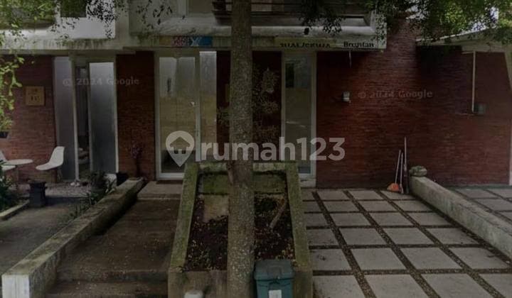 Young Couple Quick House at The Oz Malang