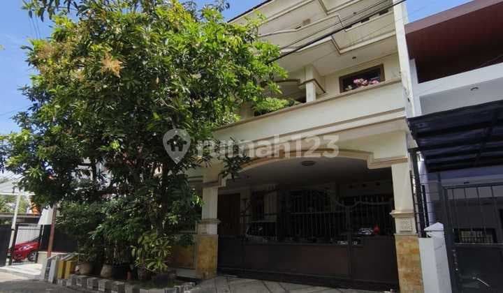 Rumah dengan Mezanine Siap Huni SHM area Manyar Surabaya Timur SAFE 90