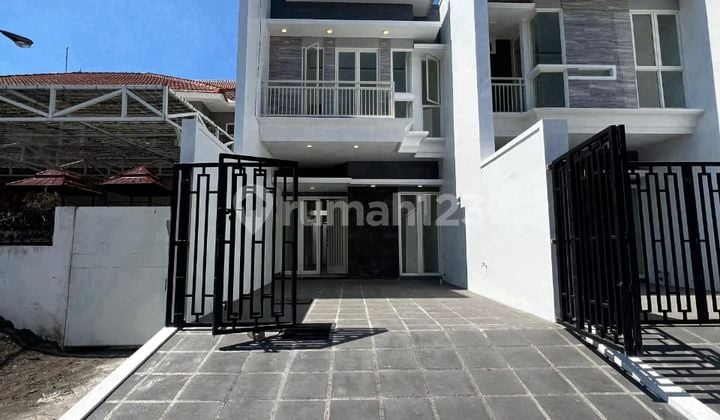 Rumah Baru Modern Minimalis 2lt SHM di Jemursari