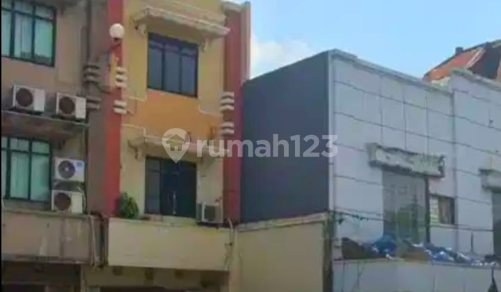 Cendrawasih Shop House Opposite Surabaya Metropolitan Police Headquarters
