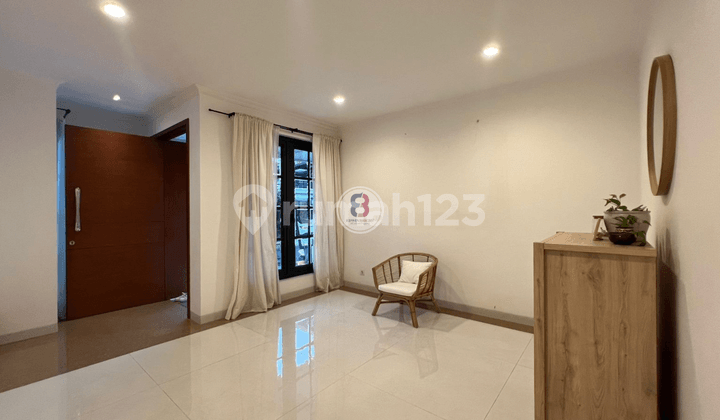 Dijual Rumah American Classic di Dalam Cluster Lokasi Strategis