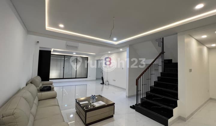 Dijual Rumah American Classic di Bintaro Sektor 9 Posisi Hoek