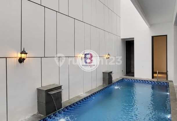 Rumah American Classic di Puri Bintaro Sektor 9 dengan Swimming Pool