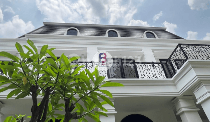 Rumah American Classic di Bintaro Jaya Sektor 9 Swimming Pool