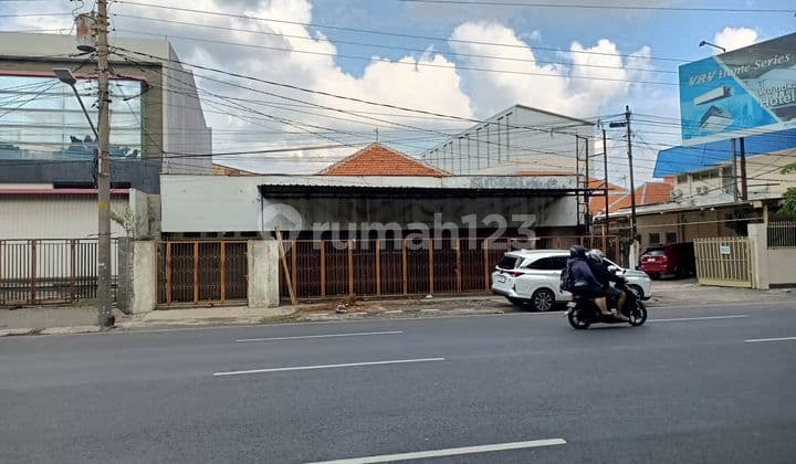 For rent house on Dr. Cipto Main Road.