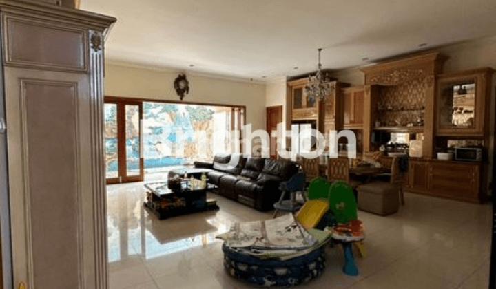 MARGOREJO, RUMAH MEWAH FULL FURNISHED