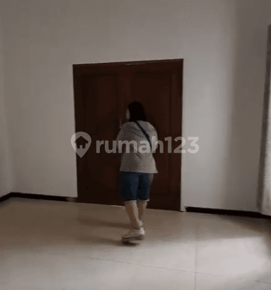 RUMAH MOJOKLANGGRU DHARMAHUSADA, MANYAR SURABAYA, BARU RENOV, MINIM 2TH