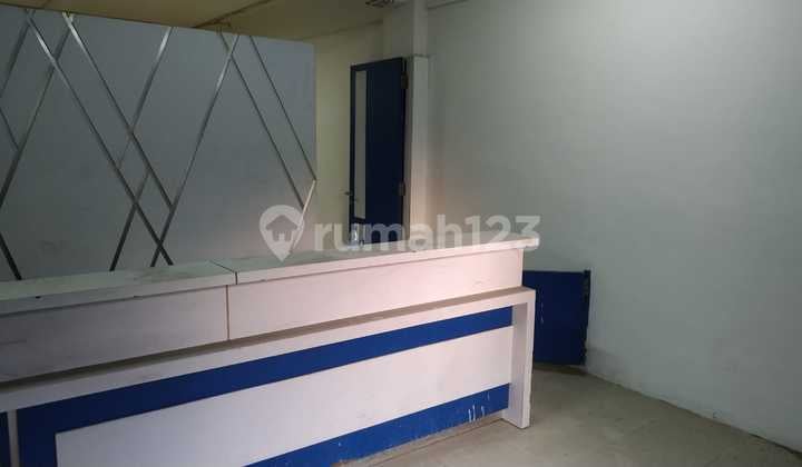 SILVER 3-STORY SHOPHOUSE CORNER UNIT FACING SURABAYA MAIN ROAD