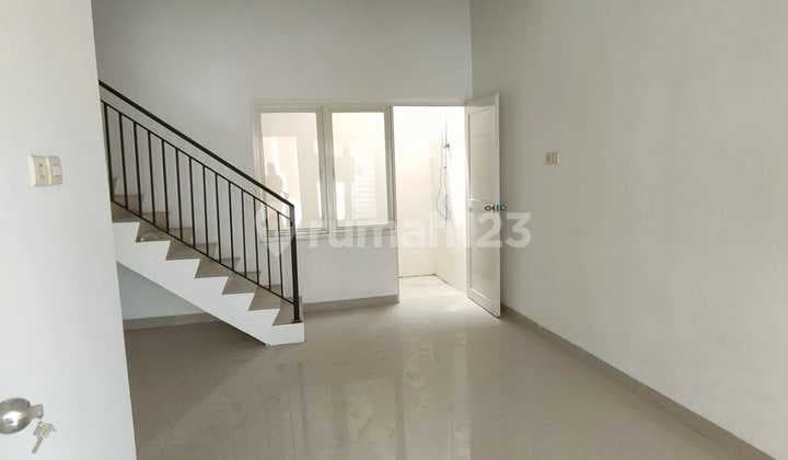 Green Mansion, Rumah Baru 0 Jalan Oerr Dekat Surabaya, Minimalis Moder