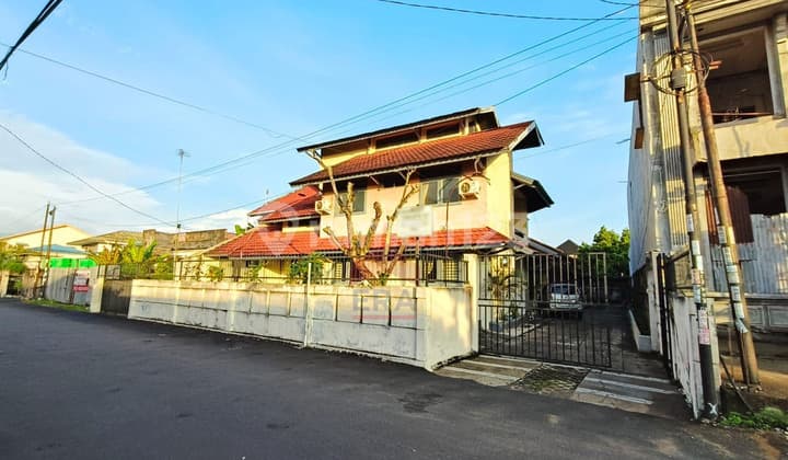 Rumah Usaha Kost Aktif sudah Furnished Akses Nyaman di Putri Candramidi