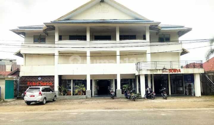 Hotel Bangunan Kokoh Dekat Pelabuhan Pontianak Kota