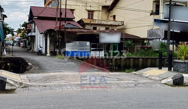 Land and Buildings in the Pontianak City Area at H R A Rachman.