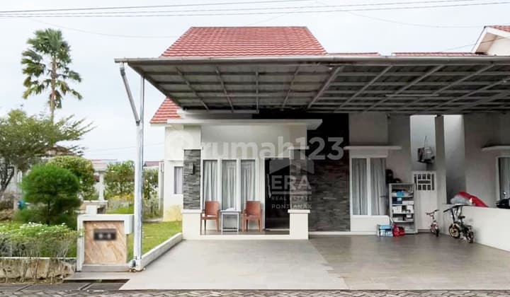 Bonus House Area B B Q, Hook Position with Wide Road Access in Ujung Pandang.